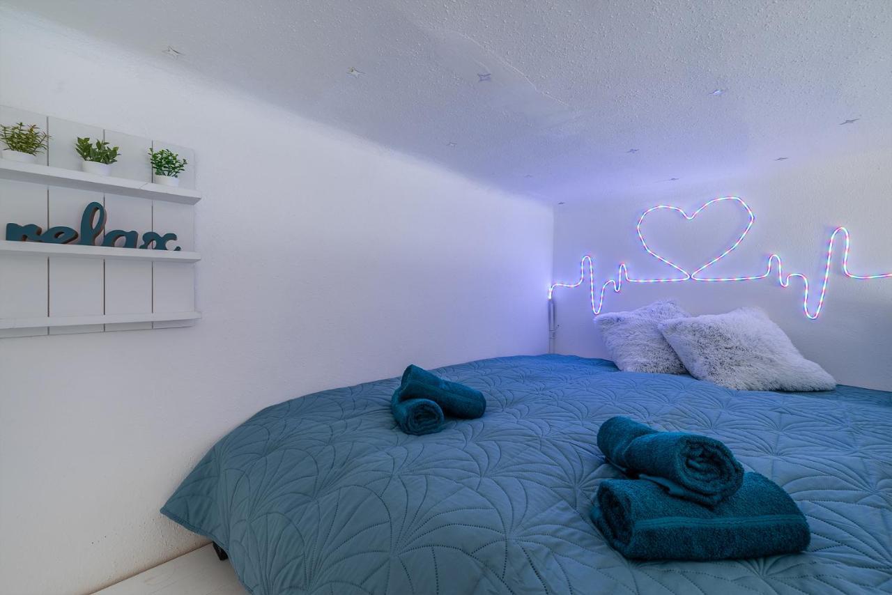 Sunny Dots Apartment - Free Parking! Будапеща Екстериор снимка